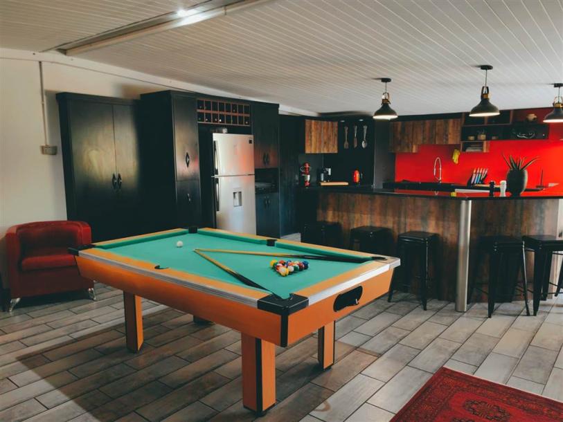 6 Bedroom House in Upington-7