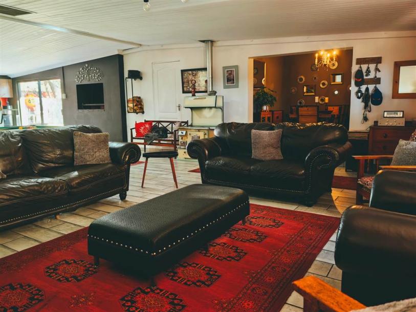 6 Bedroom House in Upington-8