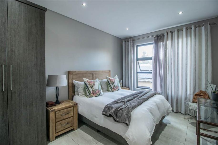 2 Bedroom Cluster in Menlo Park-10