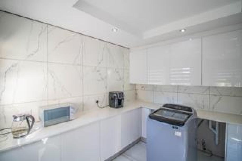 6 Bedroom House for Sale in Blue Valley Golf Estate-11