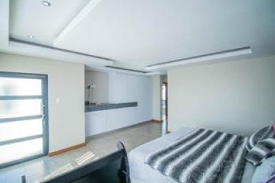 6 Bedroom House for Sale in Blue Valley Golf Estate-16