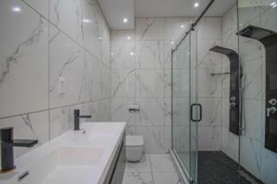 6 Bedroom House for Sale in Blue Valley Golf Estate-17