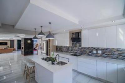 6 Bedroom House for Sale in Blue Valley Golf Estate-5