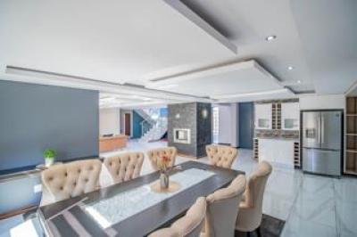 6 Bedroom House for Sale in Blue Valley Golf Estate-7