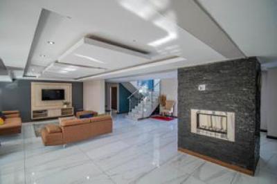 6 Bedroom House for Sale in Blue Valley Golf Estate-8