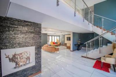 6 Bedroom House for Sale in Blue Valley Golf Estate-9