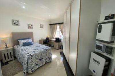 3 Bedroom Apartment / Flat for Sale in Uvongo-10