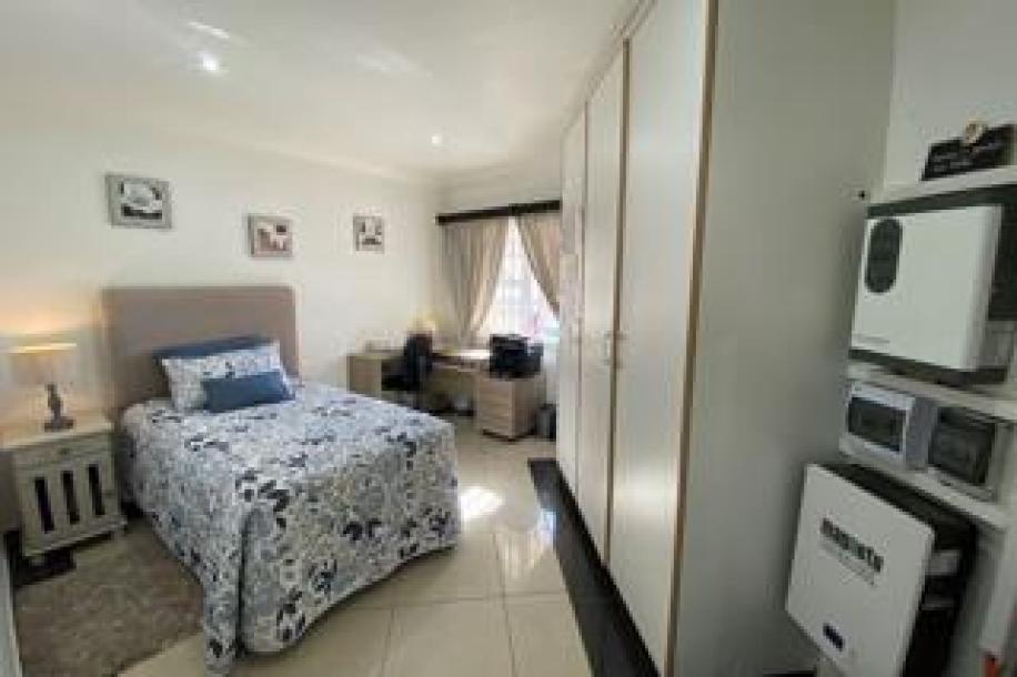 3 Bedroom Apartment / Flat for Sale in Uvongo-10
