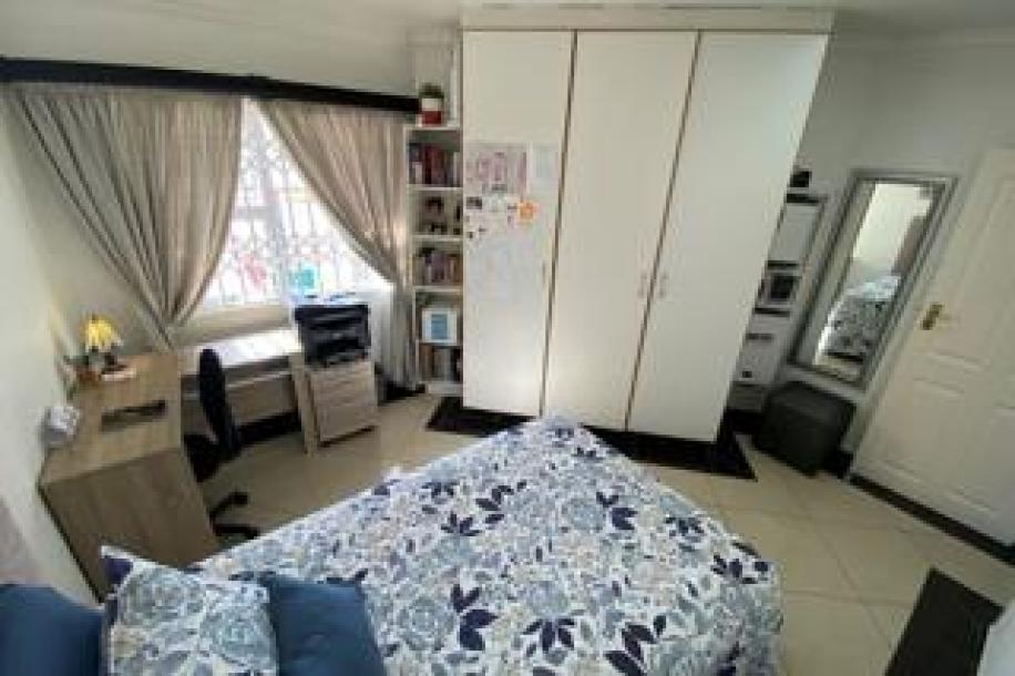 3 Bedroom Apartment / Flat for Sale in Uvongo-11