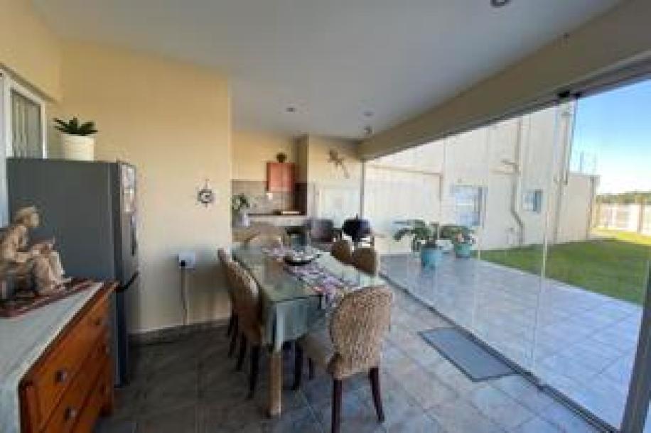 3 Bedroom Apartment / Flat for Sale in Uvongo-13