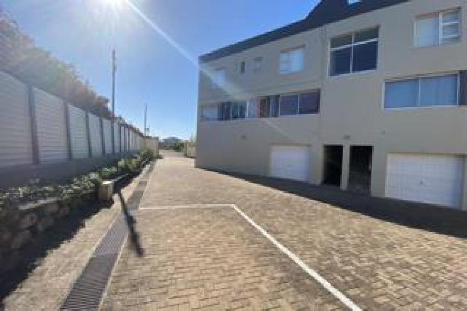 3 Bedroom Apartment / Flat for Sale in Uvongo-17