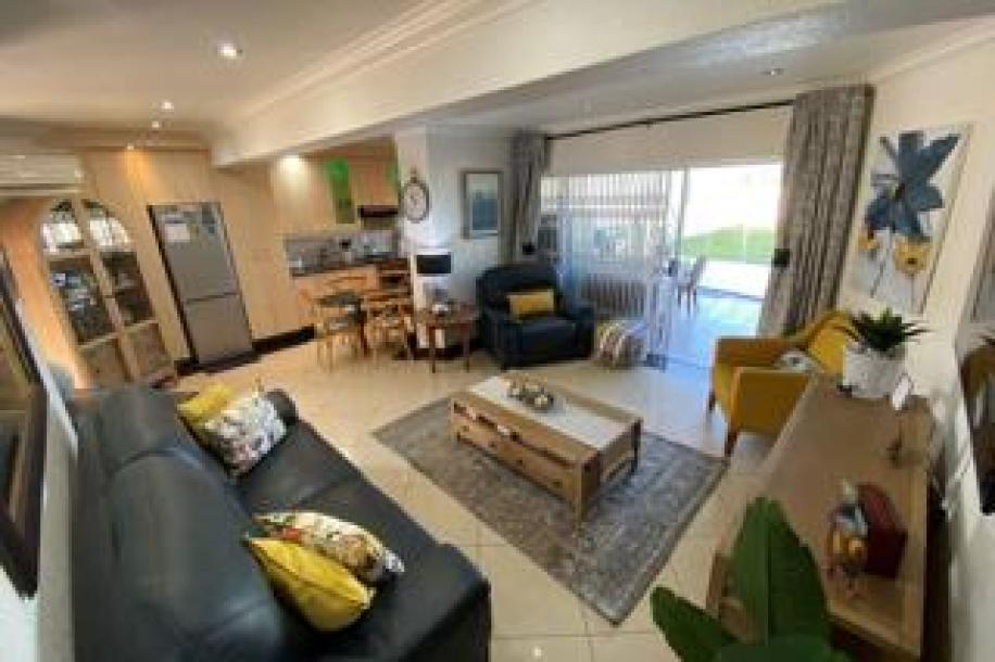 3 Bedroom Apartment / Flat for Sale in Uvongo-3