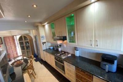 3 Bedroom Apartment / Flat for Sale in Uvongo-4