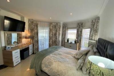 3 Bedroom Apartment / Flat for Sale in Uvongo-6