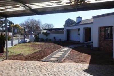 6 Bedroom House for Sale in Verwoerdpark