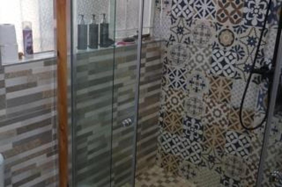 6 Bedroom House for Sale in Verwoerdpark-10