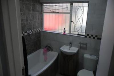 6 Bedroom House for Sale in Verwoerdpark-11