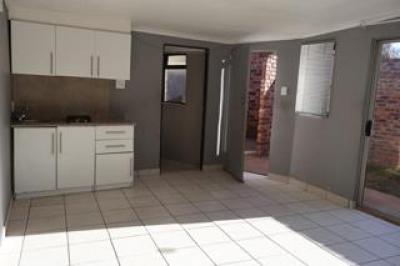 6 Bedroom House for Sale in Verwoerdpark-14