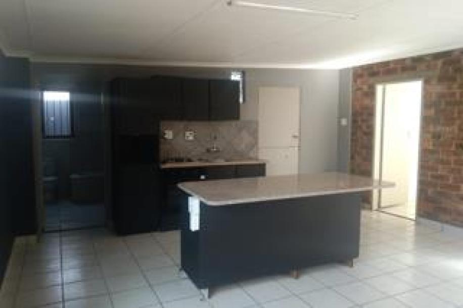 6 Bedroom House for Sale in Verwoerdpark-15