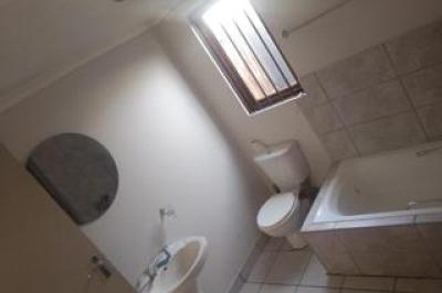 6 Bedroom House for Sale in Verwoerdpark-17