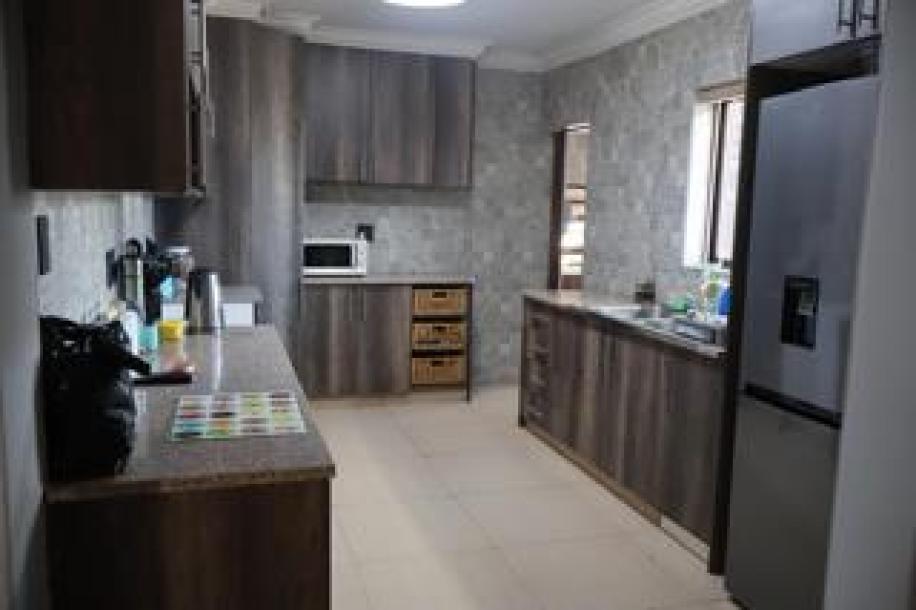 6 Bedroom House for Sale in Verwoerdpark-4