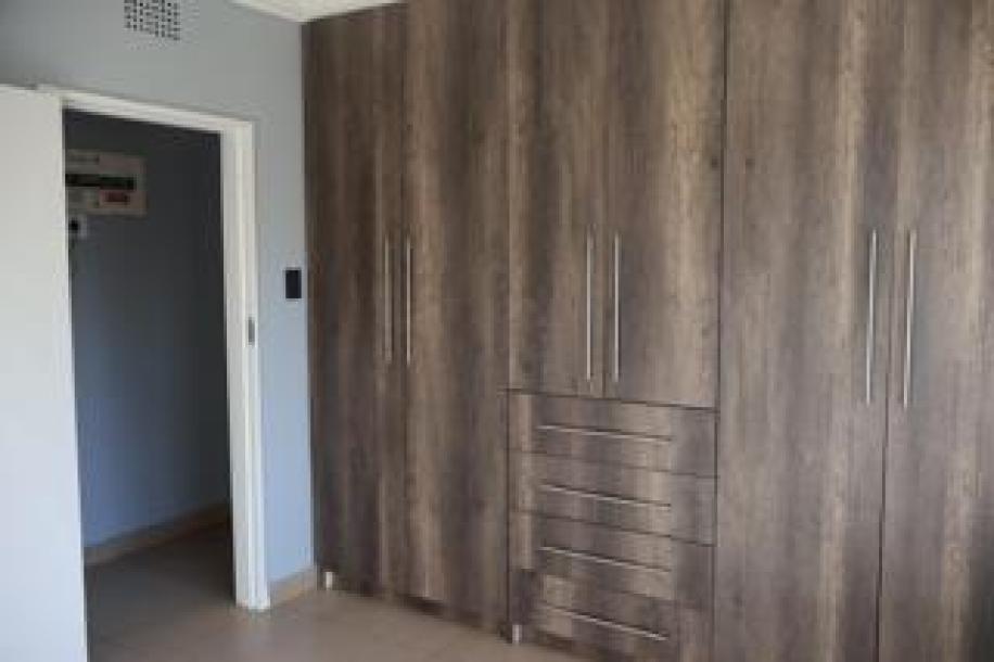 6 Bedroom House for Sale in Verwoerdpark-6