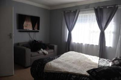 6 Bedroom House for Sale in Verwoerdpark-7