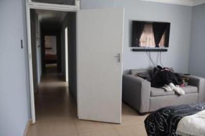 6 Bedroom House for Sale in Verwoerdpark-8