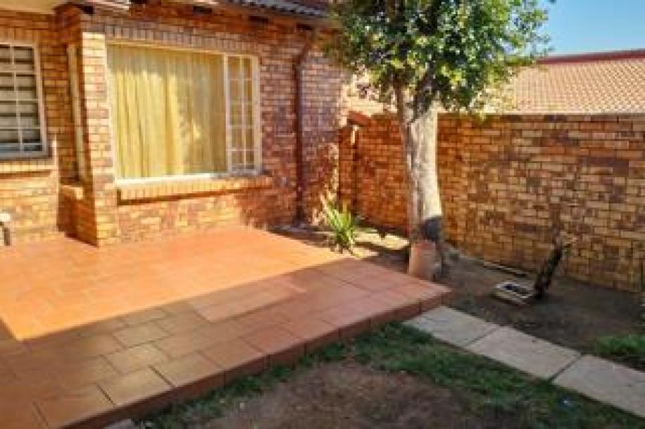 3 Bedroom Townhouse for Sale in Ridgeway-12