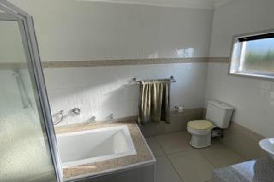 4 Bedroom House for Sale in Shelly Beach-14