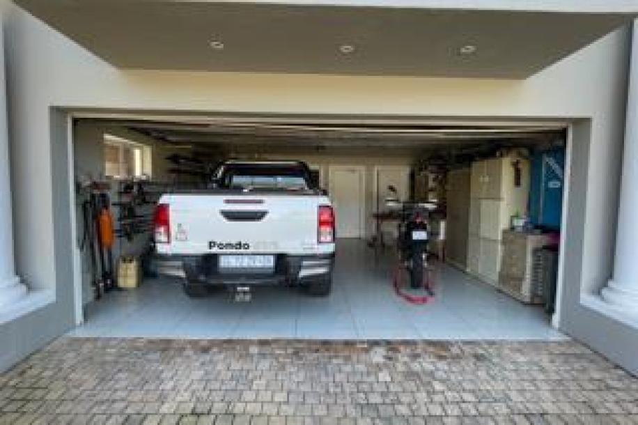 4 Bedroom House for Sale in Shelly Beach-18