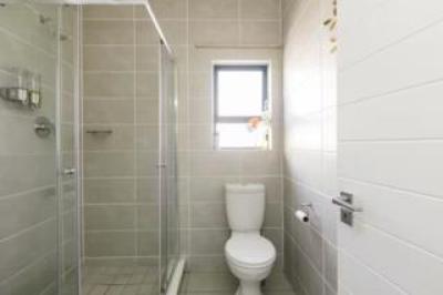 1 Bedroom Apartment / Flat to Rent in Linbro Park-9