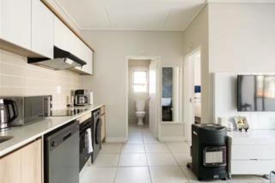 1 Bedroom Apartment / Flat to Rent in Linbro Park-1