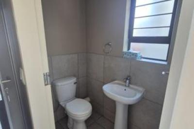 3 Bedroom Townhouse to Rent in Amberfield Valley-10