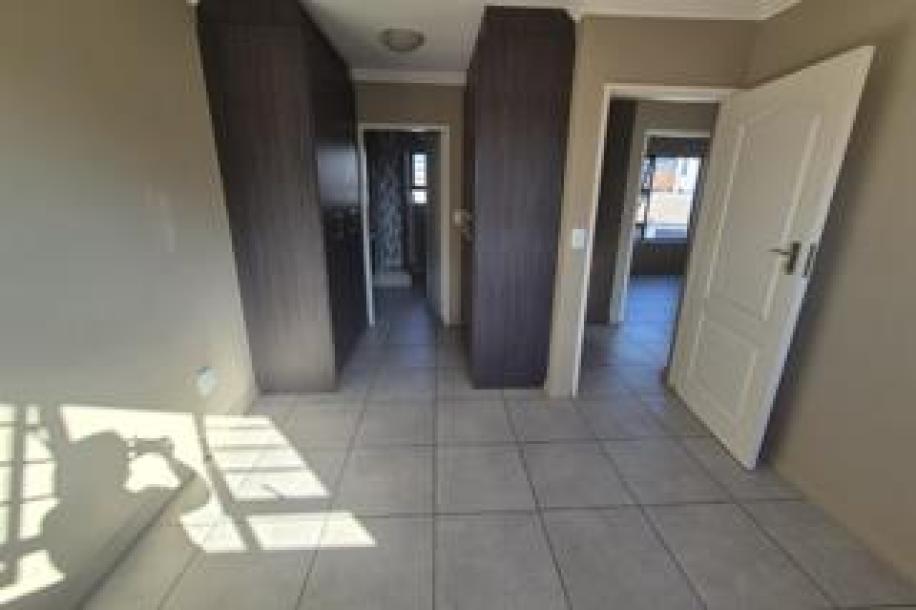 3 Bedroom Townhouse to Rent in Amberfield Valley-13