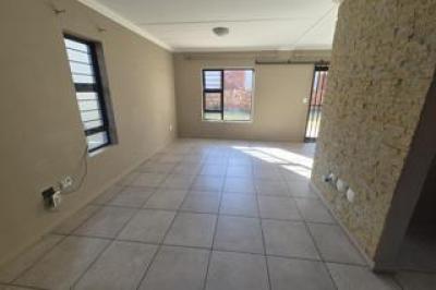 3 Bedroom Townhouse to Rent in Amberfield Valley-1