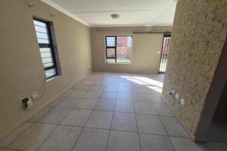 3 Bedroom Townhouse to Rent in Amberfield Valley-1