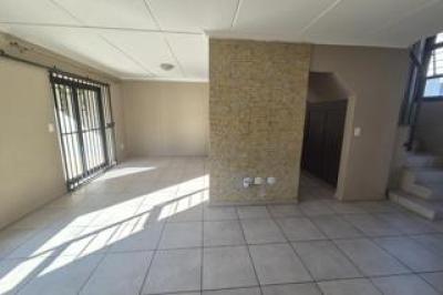 3 Bedroom Townhouse to Rent in Amberfield Valley-2