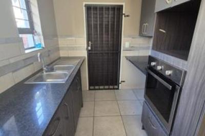 3 Bedroom Townhouse to Rent in Amberfield Valley-5