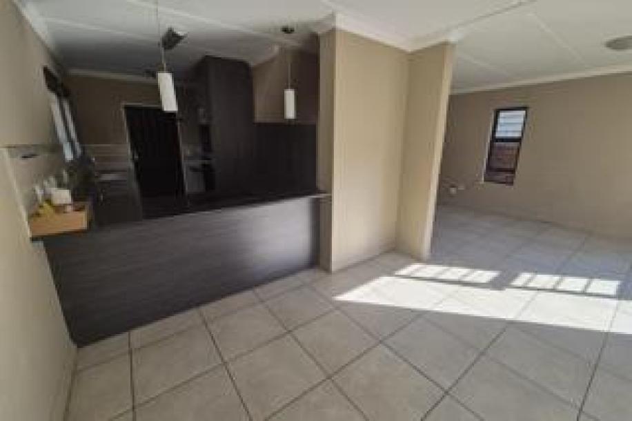 3 Bedroom Townhouse to Rent in Amberfield Valley-7