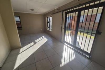 3 Bedroom Townhouse to Rent in Amberfield Valley-8