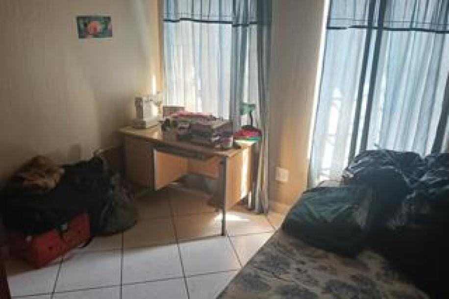 3 Bedroom House to Rent in Model Park-9