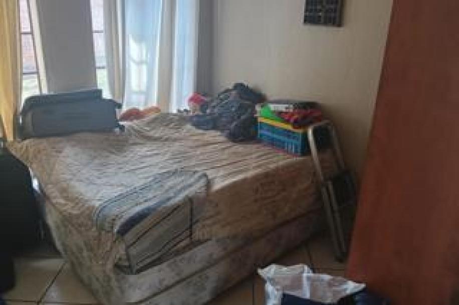 3 Bedroom House to Rent in Model Park-10