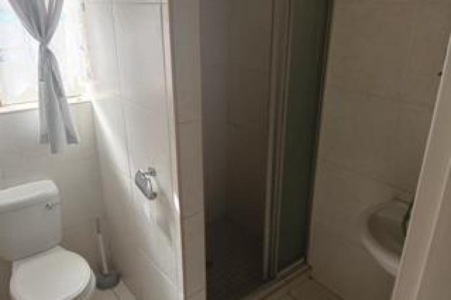 3 Bedroom House to Rent in Model Park-11