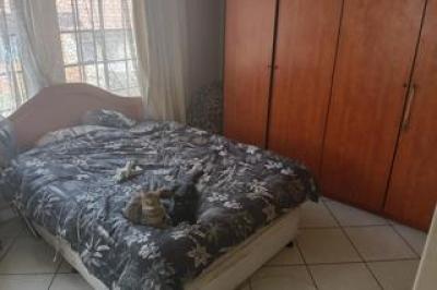 3 Bedroom House to Rent in Model Park-12