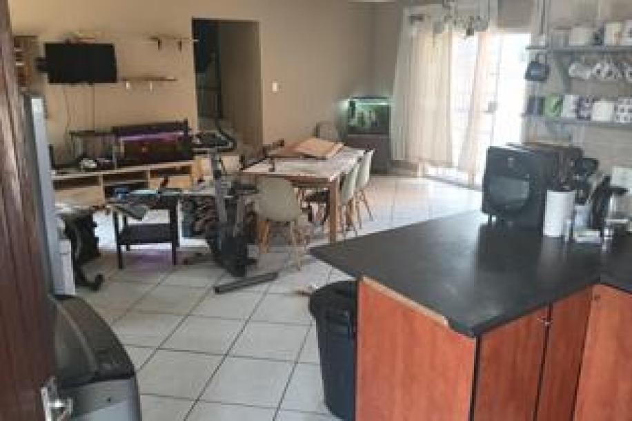 3 Bedroom House to Rent in Model Park-2