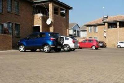 3 Bedroom Apartment / Flat to Rent in Die Heuwel-3