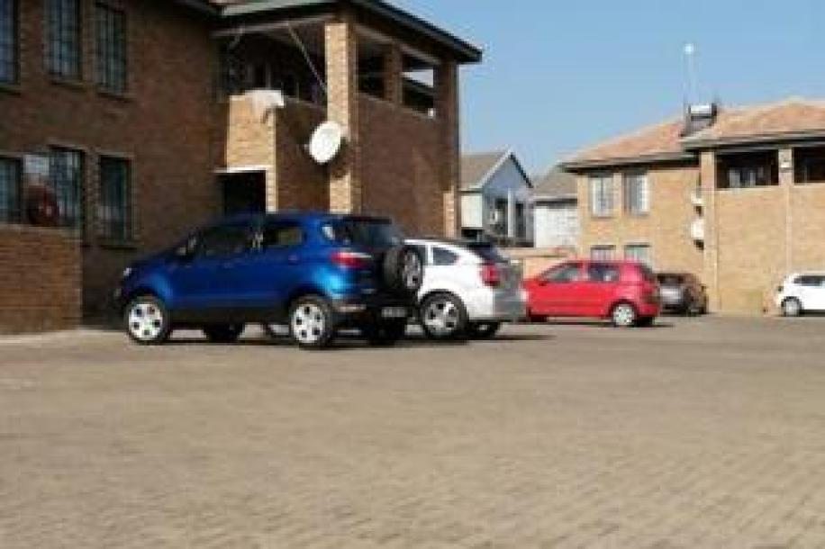 3 Bedroom Apartment / Flat to Rent in Die Heuwel-3