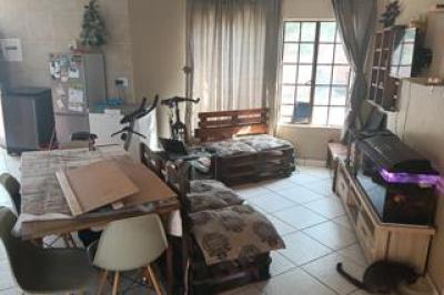 3 Bedroom House to Rent in Model Park-3