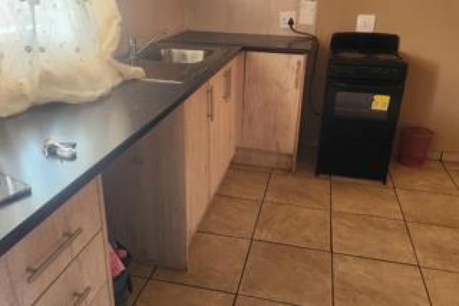 3 Bedroom Apartment / Flat to Rent in Die Heuwel-4